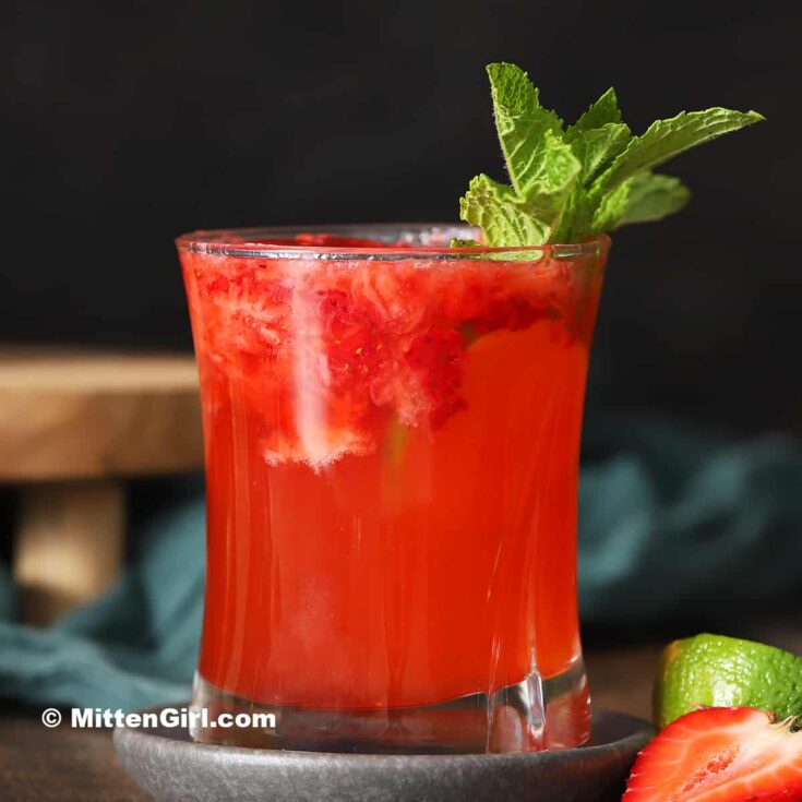 Image for Fresh Strawberry Gin Cocktail with Ginger Beer�